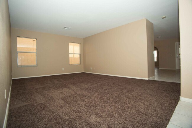 Building Photo - This Delightful Home Won't Last Long, Call...