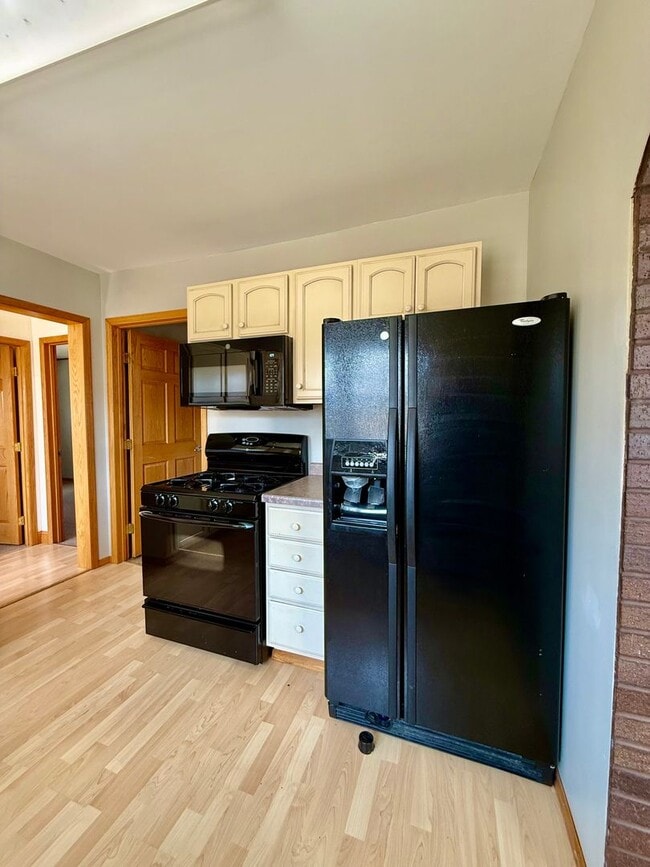 Building Photo - Charming 2-Bedroom Home Near the Hospital – Pet Friendly!