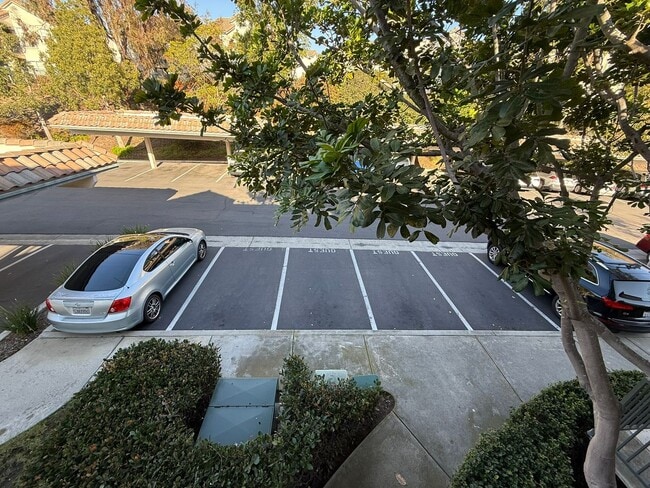 Building Photo - 1BR/1BA Condo w/ ASSIGNED PARKING for rent near Del Mar AVAILABLE NOW!