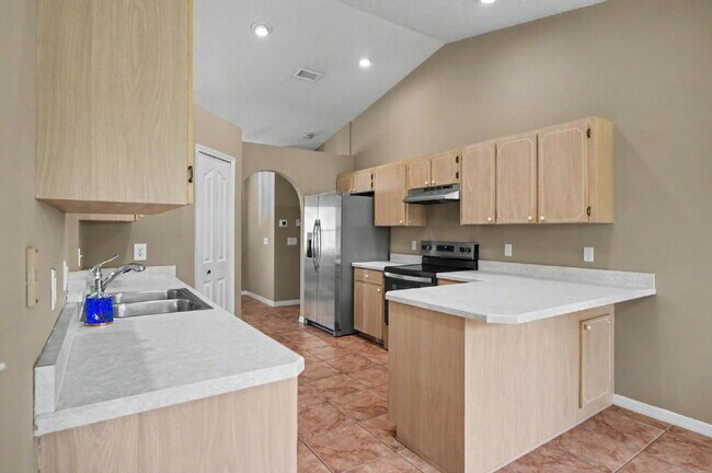 Building Photo - Charming Rental on Quiet Cul-de-Sac!