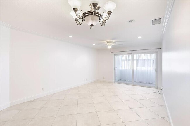 Building Photo - 10693 N Military Trl