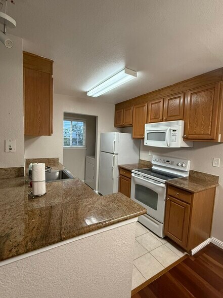Building Photo - 267 Lighthouse Dr
