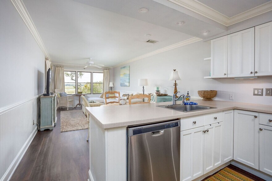 Building Photo - 2106 Landfall Way