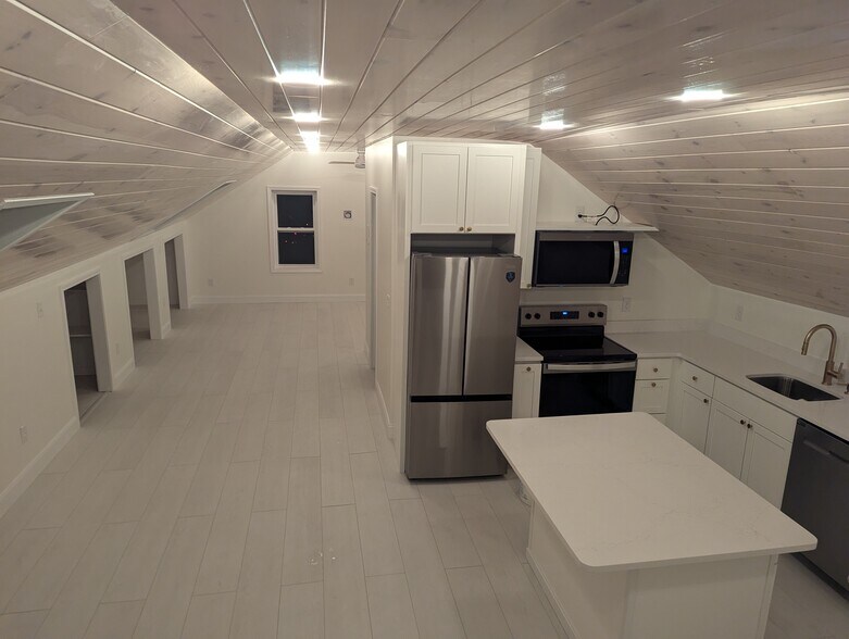 Building Photo - 120 Saltmarsh Pond Rd
