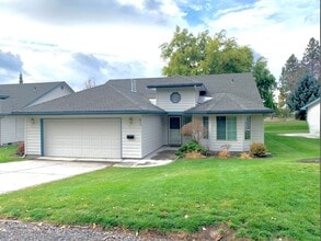 Building Photo - 3 bedroom, 2 bath home on Harbor Links Golf Course