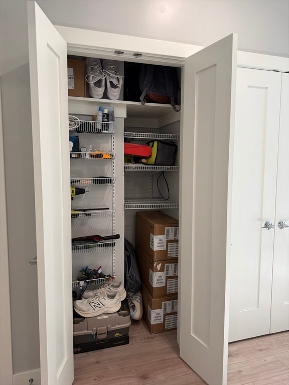 Building Photo - 415 E 7th St