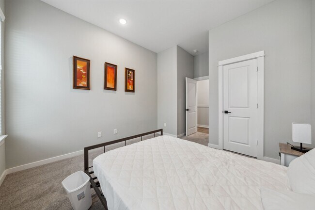 Building Photo - 8470 Berry Green Ln