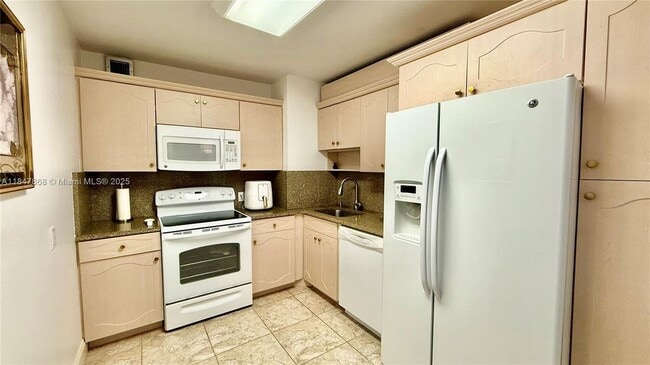 Building Photo - 100 Bayview Dr