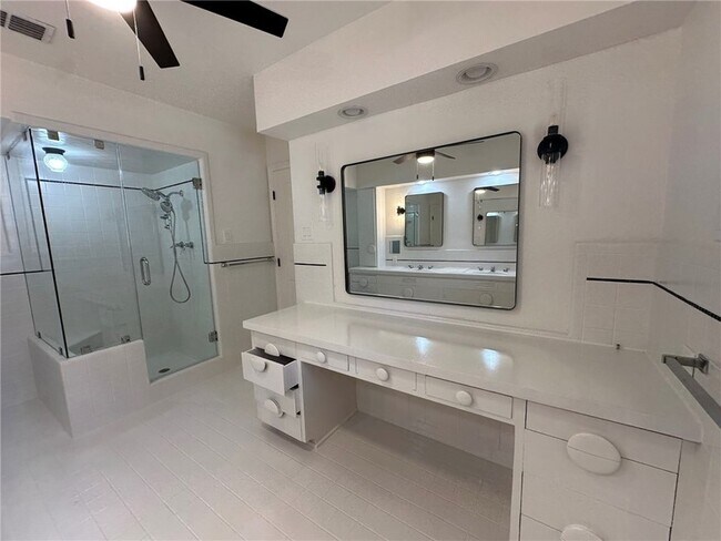 Building Photo - 301 Bermuda Pl