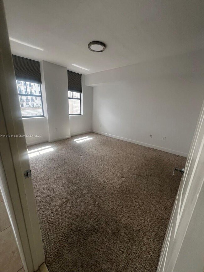 Building Photo - 55 Merrick Way