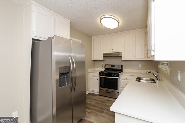 Building Photo - 6154 Highview Dr SE