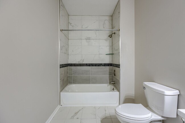 Building Photo - Must See Condo!!