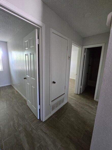 Building Photo - 203 Sorrell Dr