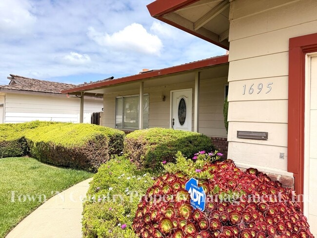 Building Photo - Nice 3 Bedroom, 2 Bath Located in North Salinas!