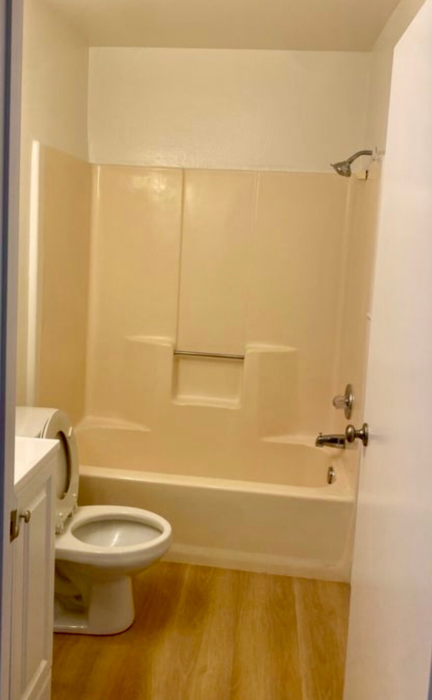 Building Photo - 1519 N Mariposa Ave