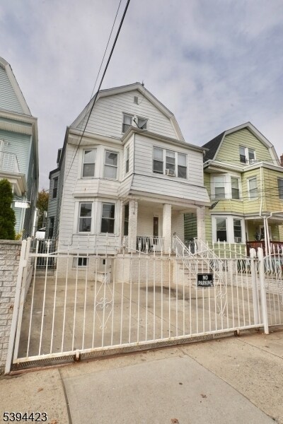 Building Photo - 282 Woodside Ave