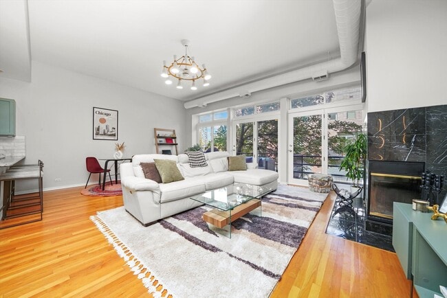 Building Photo - 1760 W Wrightwood Ave