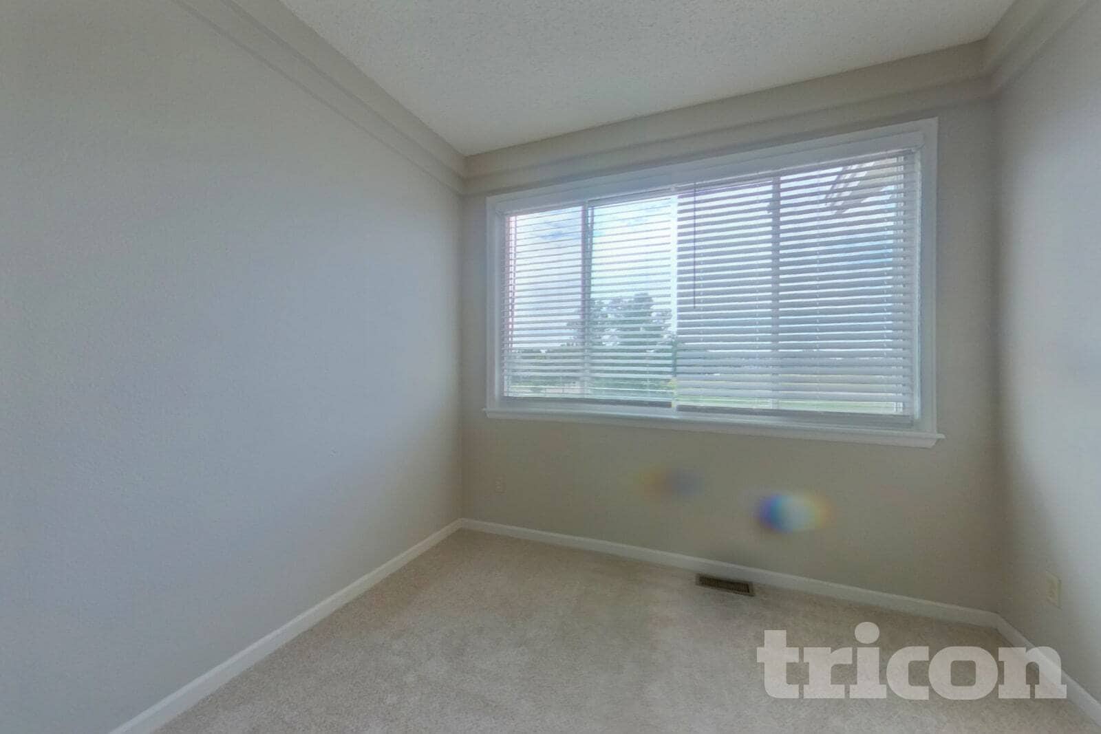 Building Photo - 16240 Quarry Hill Dr