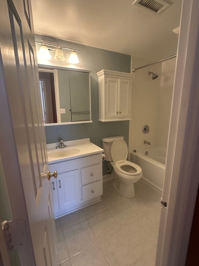 Building Photo - 801 S Pitt St