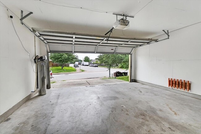Building Photo - 15111 Parrish Ln