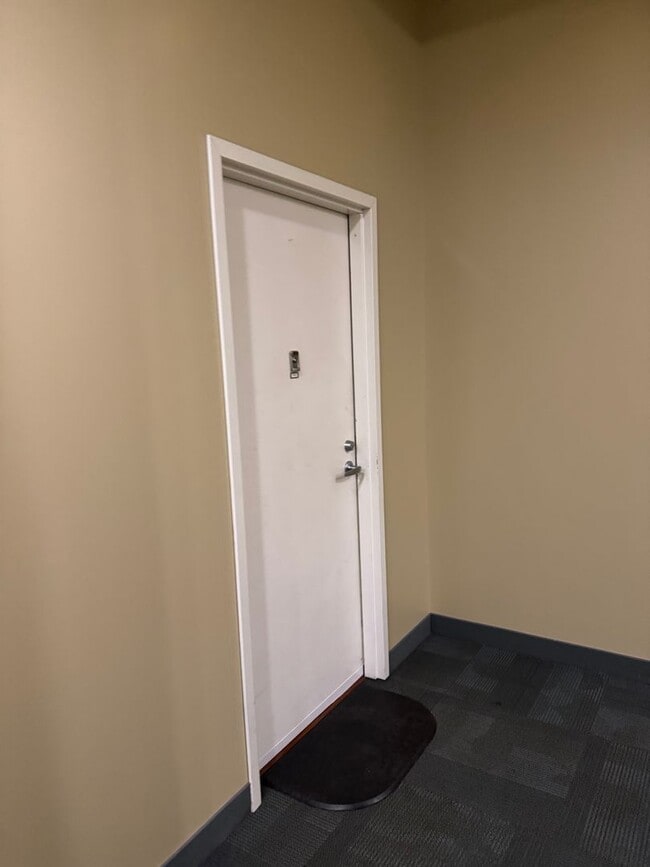 Building Photo - Down Town luxury condo is in a newly renov...