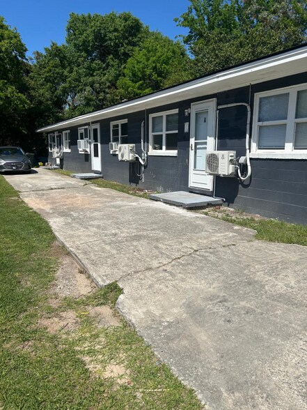 Building Photo - 2451 Gervais St