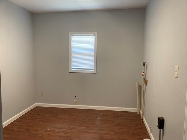 Building Photo - 4542 Helen St