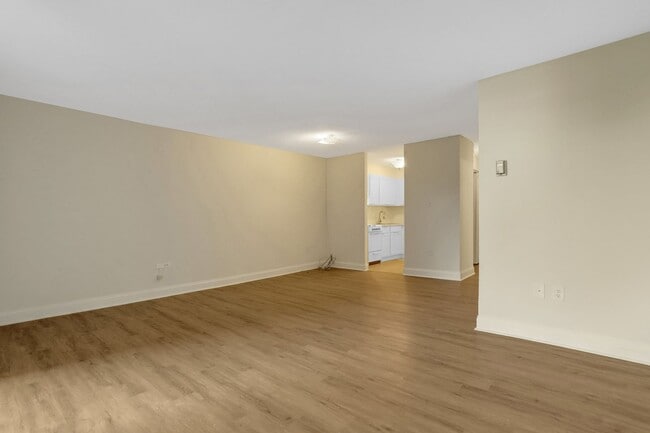 Building Photo - Studio Condo with all utilities included f...