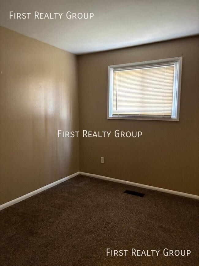 Building Photo - 27 Stadia Dr