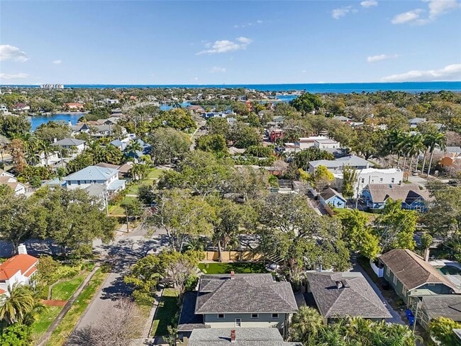 Building Photo - 344 21st Ave NE