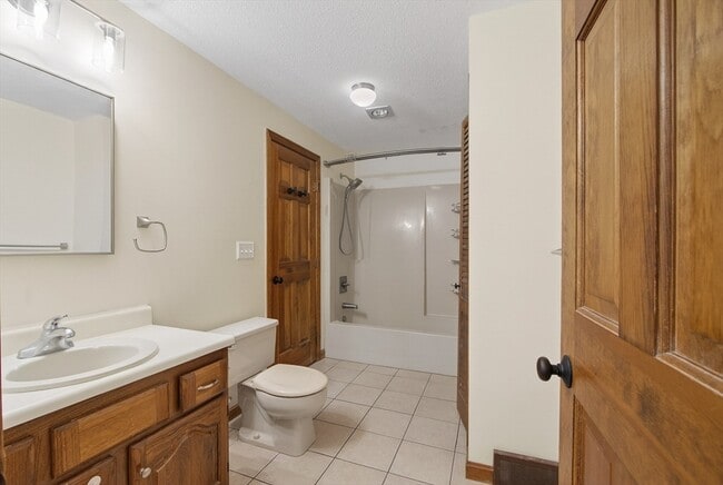 Building Photo - A 11 Scotty Hollow Dr