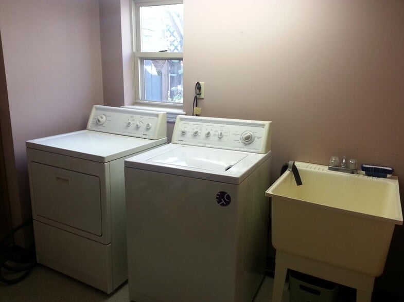Laundry Room - 178 S 17th St