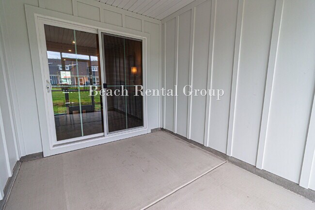 Building Photo - Furnished Townhouse in Gated Community