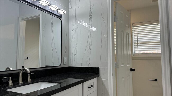 Building Photo - 136 Cherry Tree Ln