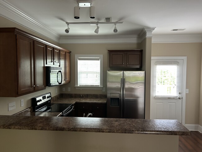 Kitchen - 400 Armour St