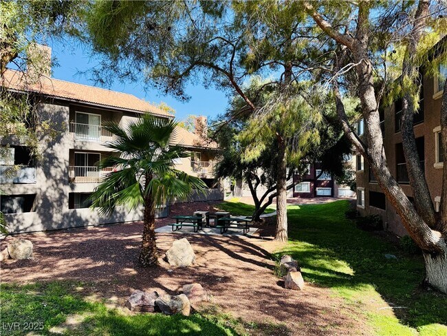 Building Photo - 2750 S Durango Dr