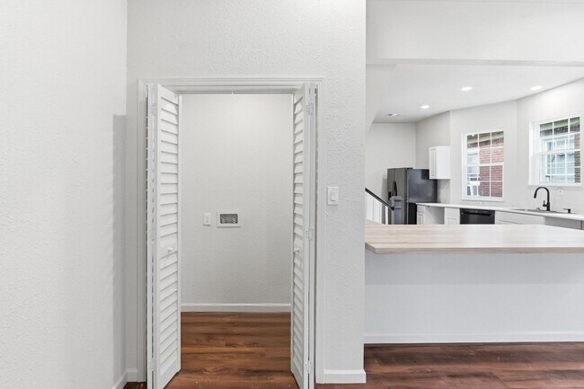 Building Photo - 69 N Tucker St