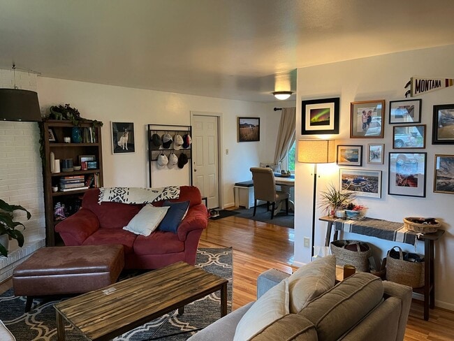 Building Photo - FULLY FURNISHED Midtown Three Bedroom Space for Rent, Great Location!