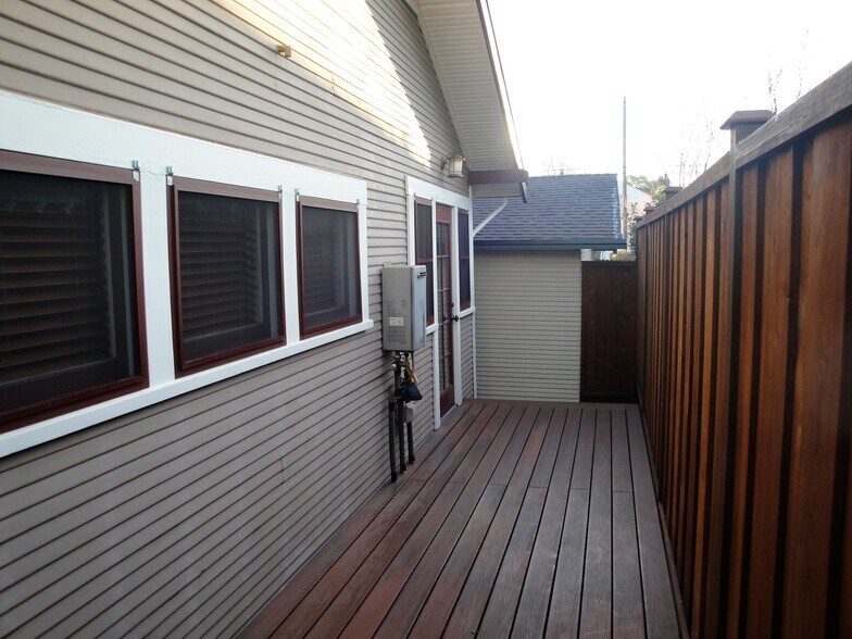 Building Photo - 346 Carrillo St