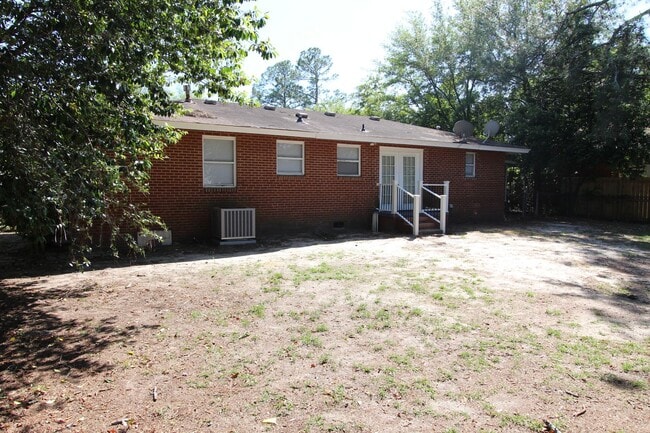 Building Photo - 2071 Fernwood Cir