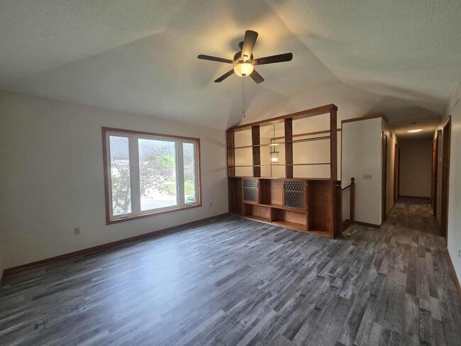 Building Photo - Spacious Home for Rent!