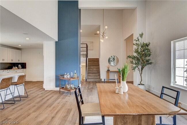 Building Photo - 2685 S Tenaya Way