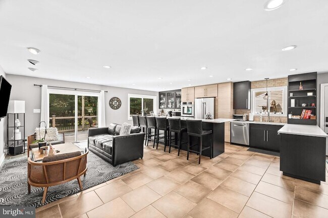 Building Photo - 6 Hounds Hollow Ct