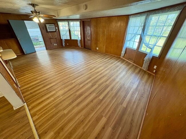 Building Photo - 1836 Rivercrest St