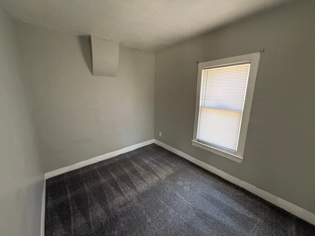 Building Photo - 400 Aspenwald Ave