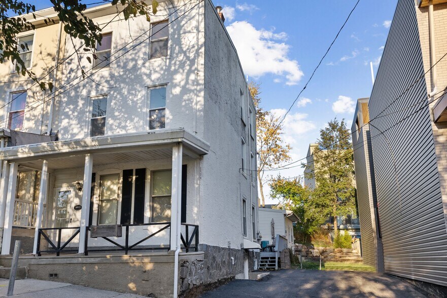 Building Photo - 4215 Boone St