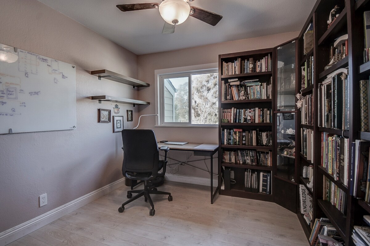 Building Photo - 11 Seamist Ct