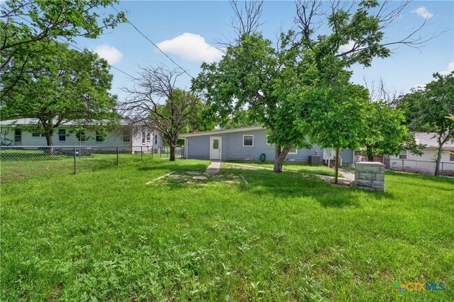 Building Photo - 14 Steele St