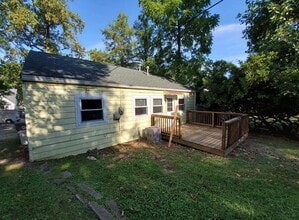 Building Photo - 515 S Mitchell St