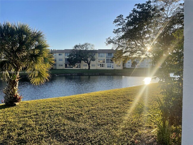Building Photo - 8510 Sunrise Lakes Blvd